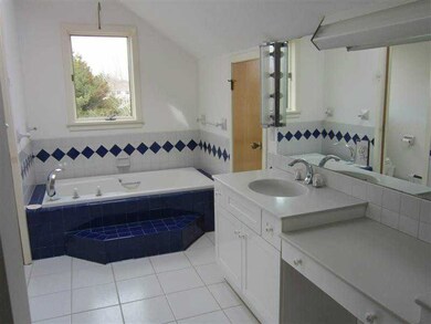 Master Bath/Spa.
