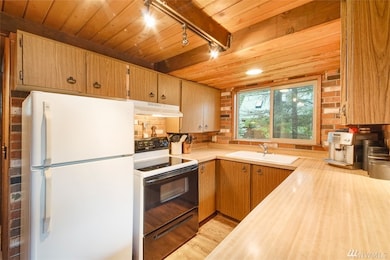 17229 Riverview Way E, Enumclaw, WA 98022 - photo 2