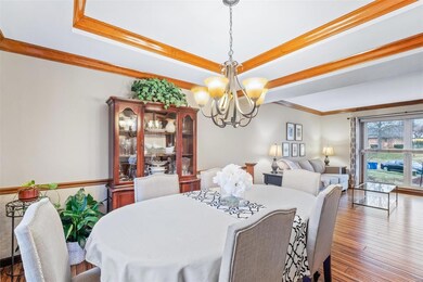 DiningRm is open to LivingRm ~ great for Entertain