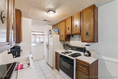 8909 E 47th St, Tulsa, OK 74145 - photo 7