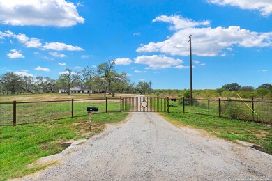 719 County Road 653, Devine, TX 78016 - photo 7