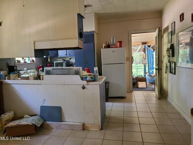 Kitchen and Breakfast