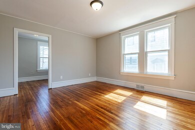 561 Beacon Ave, Paulsboro, NJ 08066 - photo 5