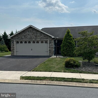 242 Matthew Dr, Chambersburg, PA 17201 - photo 2