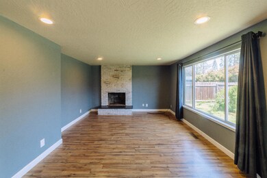 629 Kings Ct, Central Point, OR 97502 - photo 4