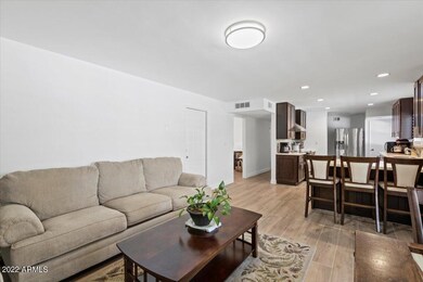 04-Living Room & Dining Room
