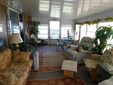 Florida room (no heat or air)