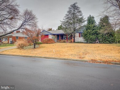 5900 Boston Dr, Falls Church, VA 22041 - photo 3