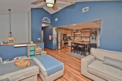 2 Living Room (3)