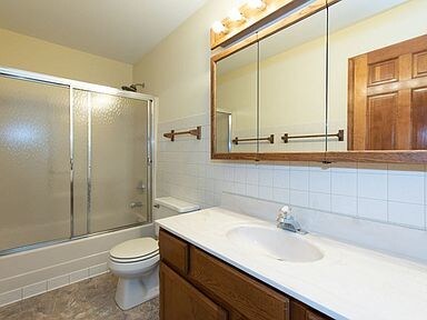 3400 Meadow Crest Cir, Gurnee, IL 60031 - photo 6