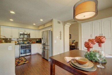 Kitchen & Breakfast