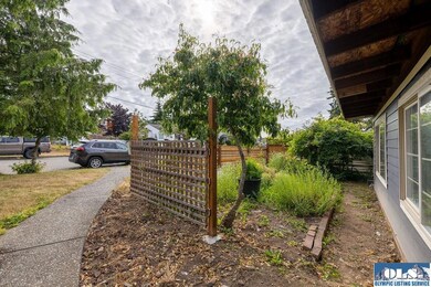 1427 E 3rd St, Port Angeles, WA 98362 - photo 4