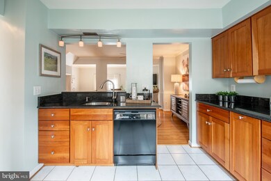 1322 Chetworth Ct, Alexandria, VA 22314 - photo 6