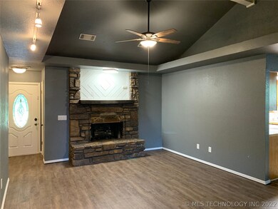 420 E Maple St, Skiatook, OK 74070 - photo 4