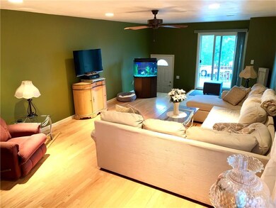 247 Regis Dr, Staten Island, NY 10314 - photo 4