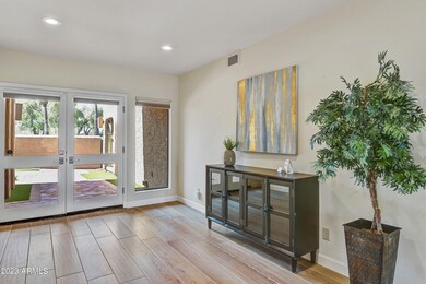 002_Entry Foyer