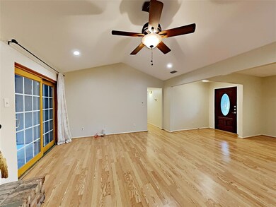 6477 Ridgemont Dr, Dallas, TX 75214 - photo 3