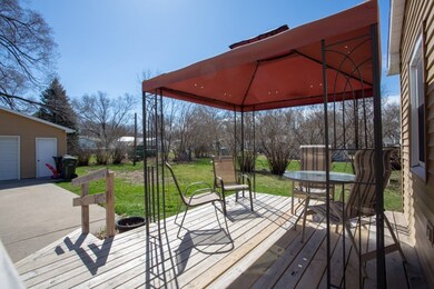 2216 Russell Dr, Cedar Falls, IA 50613 - photo 4