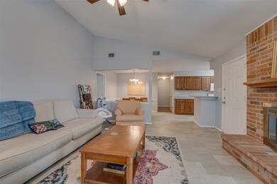 210 Wilshire Dr, Glenn Heights, TX 75154 - photo 4