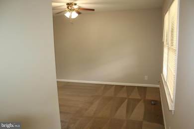 423 Laurel Ave, Fredericksburg, VA 22408 - photo 4