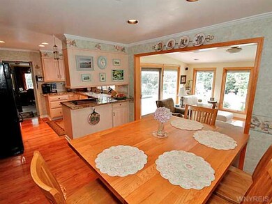 Kitchen Dining LARGE EATING AREA LEADS TO STEP DOW