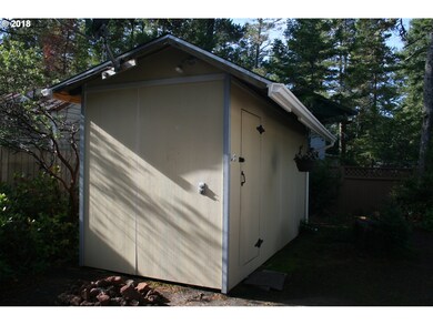 260 Outer Dr, Florence, OR 97439 - photo 4