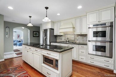 Spacious kitchen with high end appliances staying!