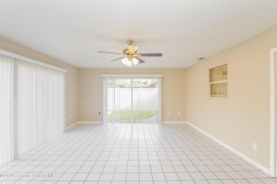 002-photo-living-room-10892624