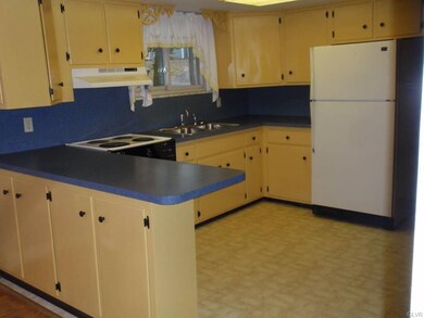 5646 Sherwood Dr, Easton, PA 18040 - photo 6