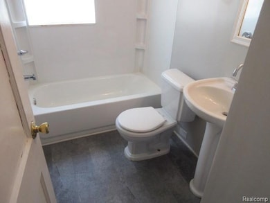 113 E Webster Rd, Royal Oak, MI 48073 - photo 4