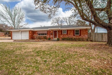 820 Forest Oaks Ln, Hurst, TX 76053 - photo 2