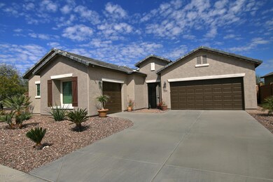 6752 W Desert Blossom Way-large-002-28-3