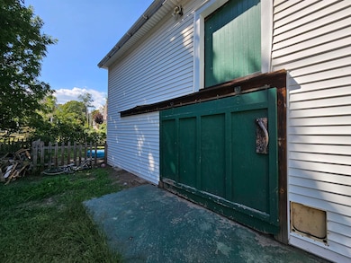 32 Myrtle St, Springfield, VT 05156 - photo 5