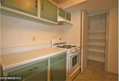 1320 Potomac Heights Dr unit 21, Fort Washington, MD 20744 - photo 2