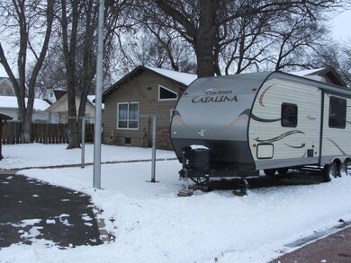 723 E Hanson Ave, Mitchell, SD 57301 - photo 5