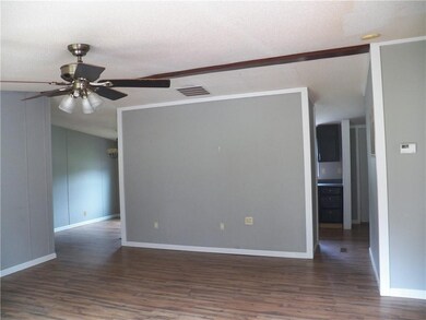 1041 Doyle St, Westminster, SC 29693 - photo 4