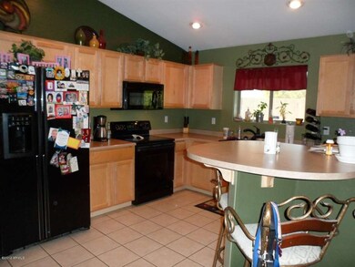 LARGE KITCHEN/TONS OF STORAGE