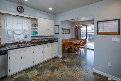 1713 D St, Lynden, WA 98264 - photo 5