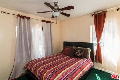 509 E Buckthorn St, Inglewood, CA 90301 - photo 2