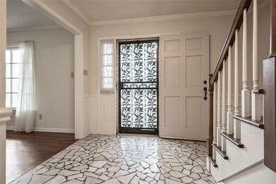 13x11 Entry with Broken Marble Floor, Crown and Ch