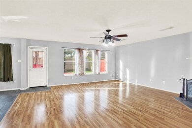 5010 Lockhart Dr, Pearland, TX 77584 - photo 6