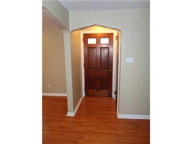 Entry/Foyer.