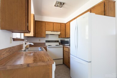 23197 Maverick Ct, Bend, OR 97701 - photo 6