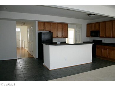 Kitchen - Kitchen with ceramic tile, bar top