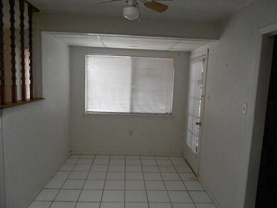 Kitchen. Breakfast area