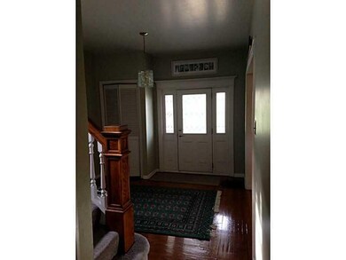 Entry/Foyer.