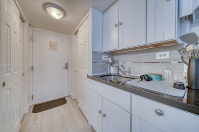 19201 Collins Ave unit 822, Sunny Isles Beach, FL 33160 - photo 3