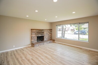 922 SW Spruce St, Grants Pass, OR 97526 - photo 4