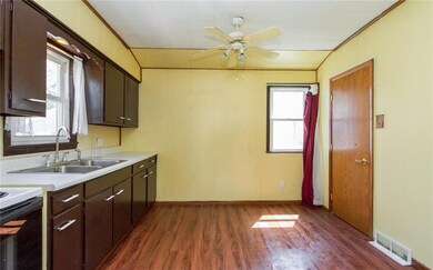 1211 E 33rd Ct, Des Moines, IA 50317 - photo 6