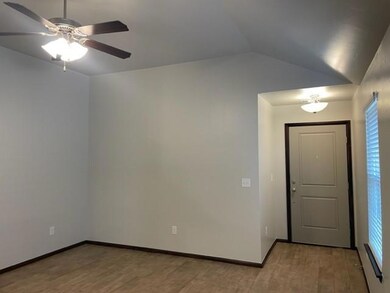 629 Marlin Ct, Chickasha, OK 73018 - photo 5